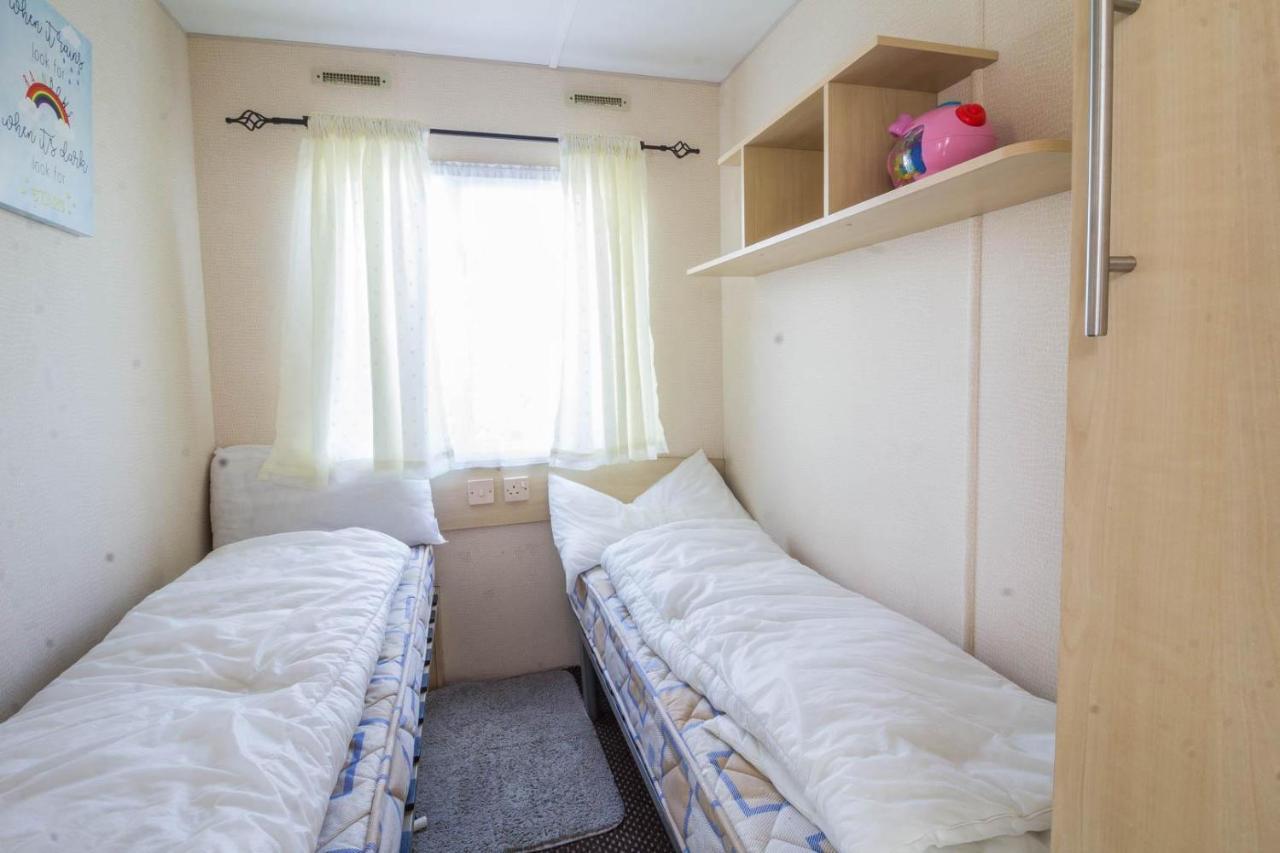 Great 8 Berth Caravan For Hire At Southview Holiday Park In Skegness Ref 33025E Екстериор снимка